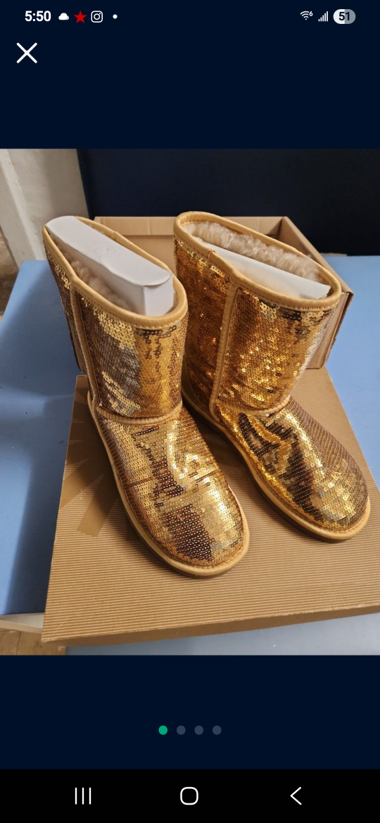 UGG W Classic Short Sparkles Boots - Size 7