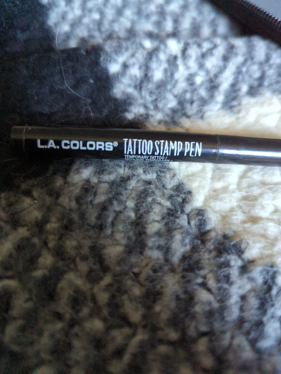 Used MAC Eyeshadow, L.A. Colors Tattoo Pen, Quo Brow Pomade image indicator(4)