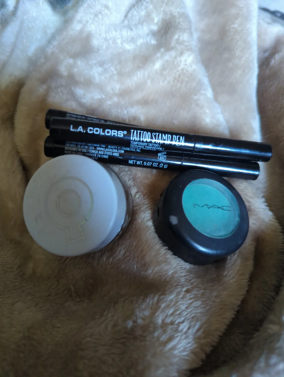 Used MAC Eyeshadow, L.A. Colors Tattoo Pen, Quo Brow Pomade image indicator(6)