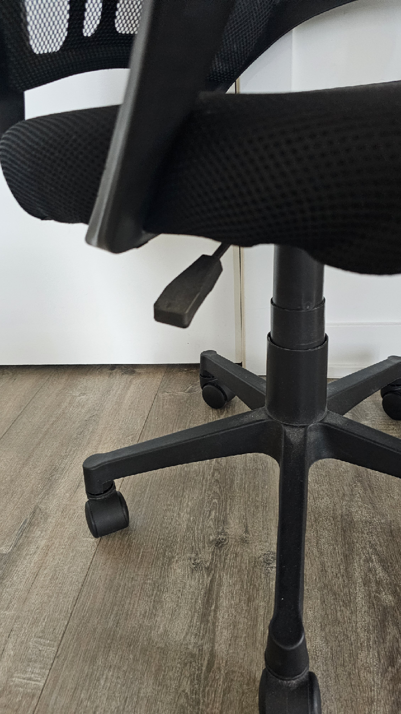 Black Mesh Office Chair - photo 4