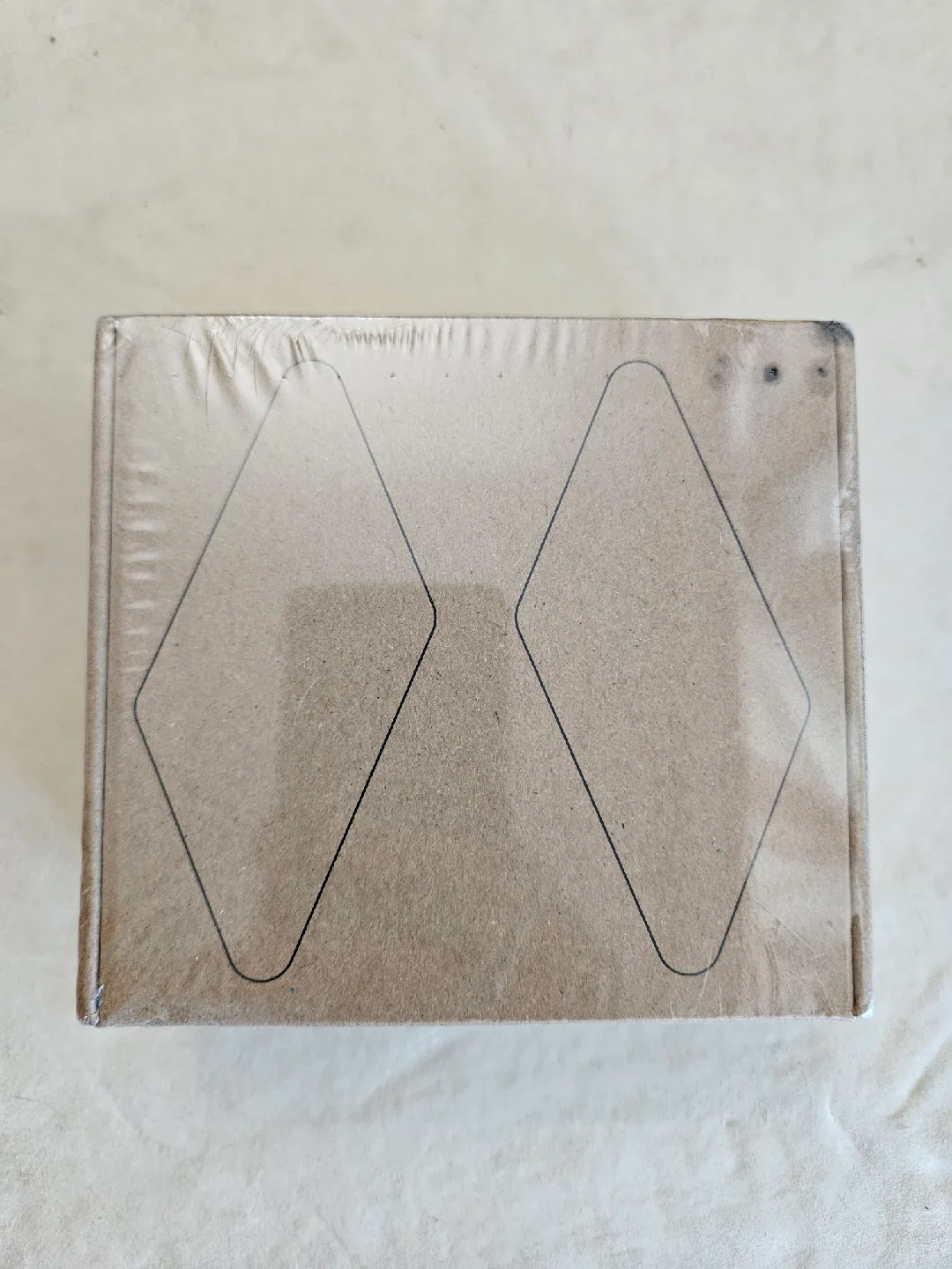 New Rabbit r1 AI Companion - Leuchtorange image indicator(4)