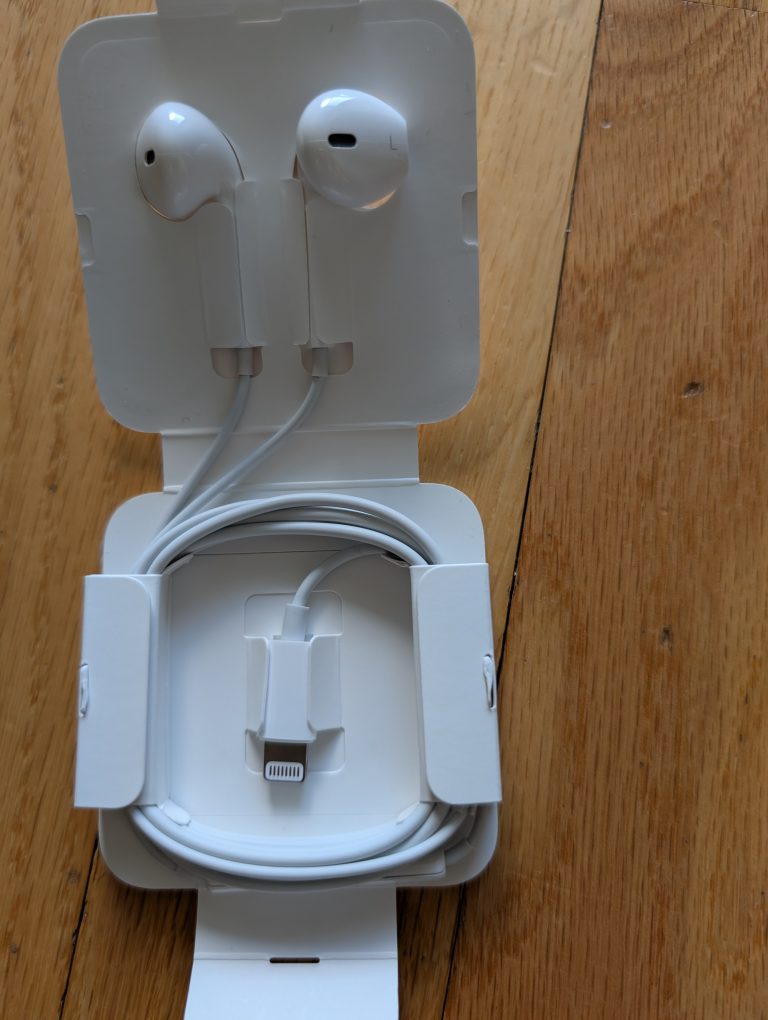 New Apple EarPods with Lightning Connector