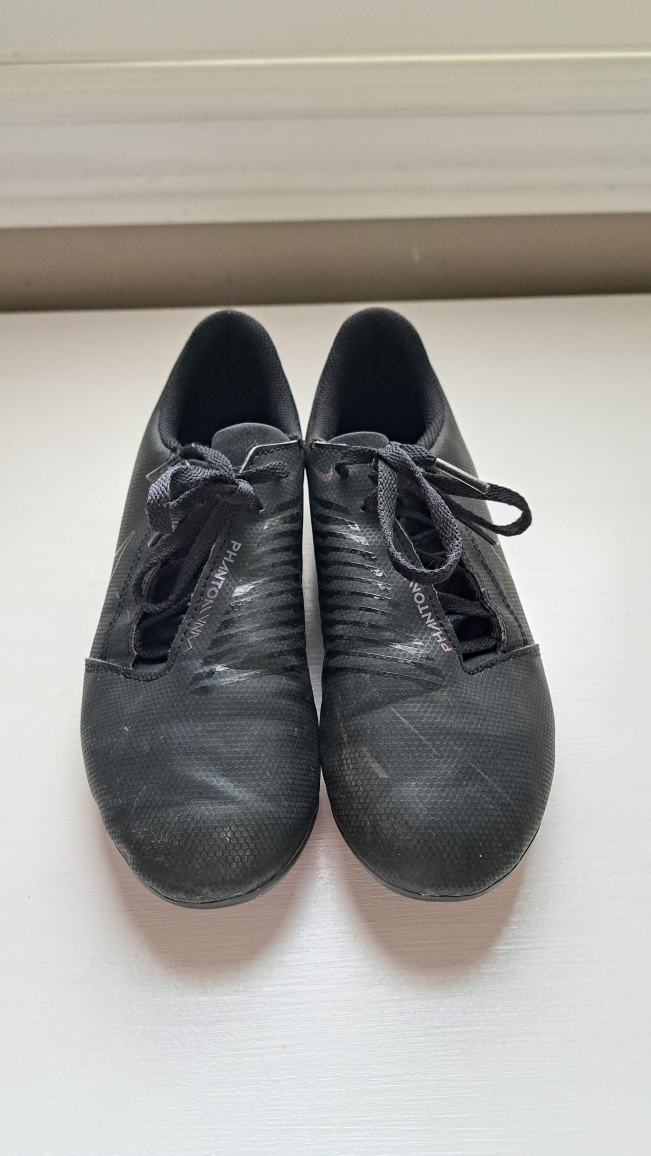 Nike Phantom VNX Soccer Cleats Sz 4Y