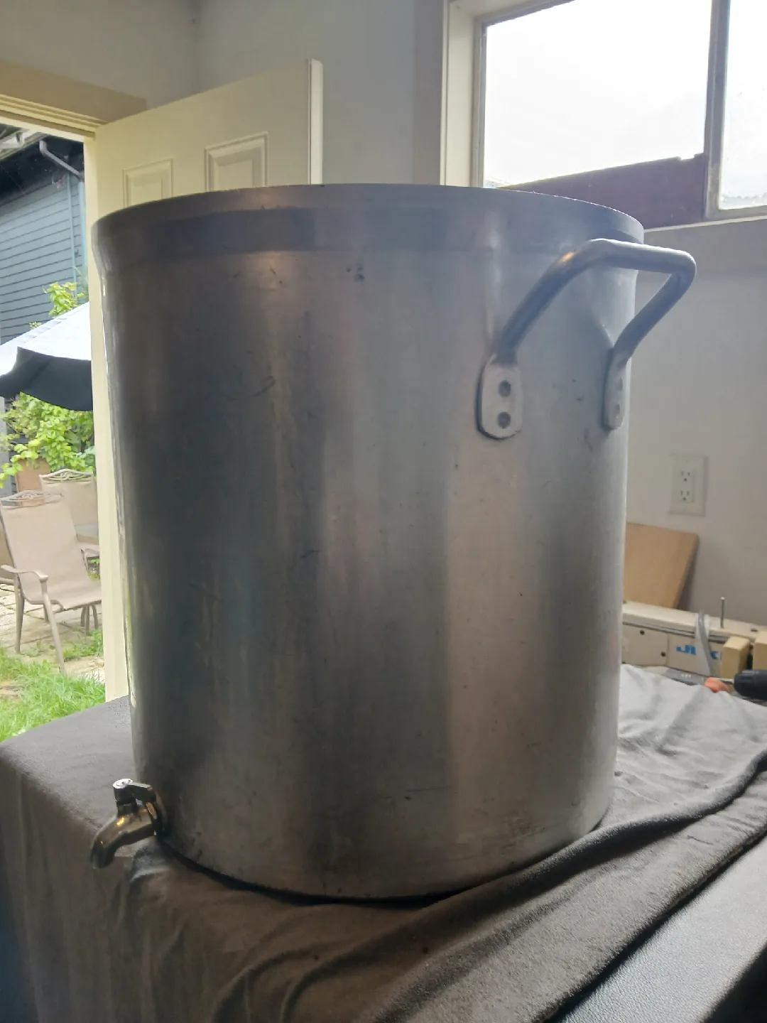 Large Aluminum Stock Pot with Spigot image indicator(3)