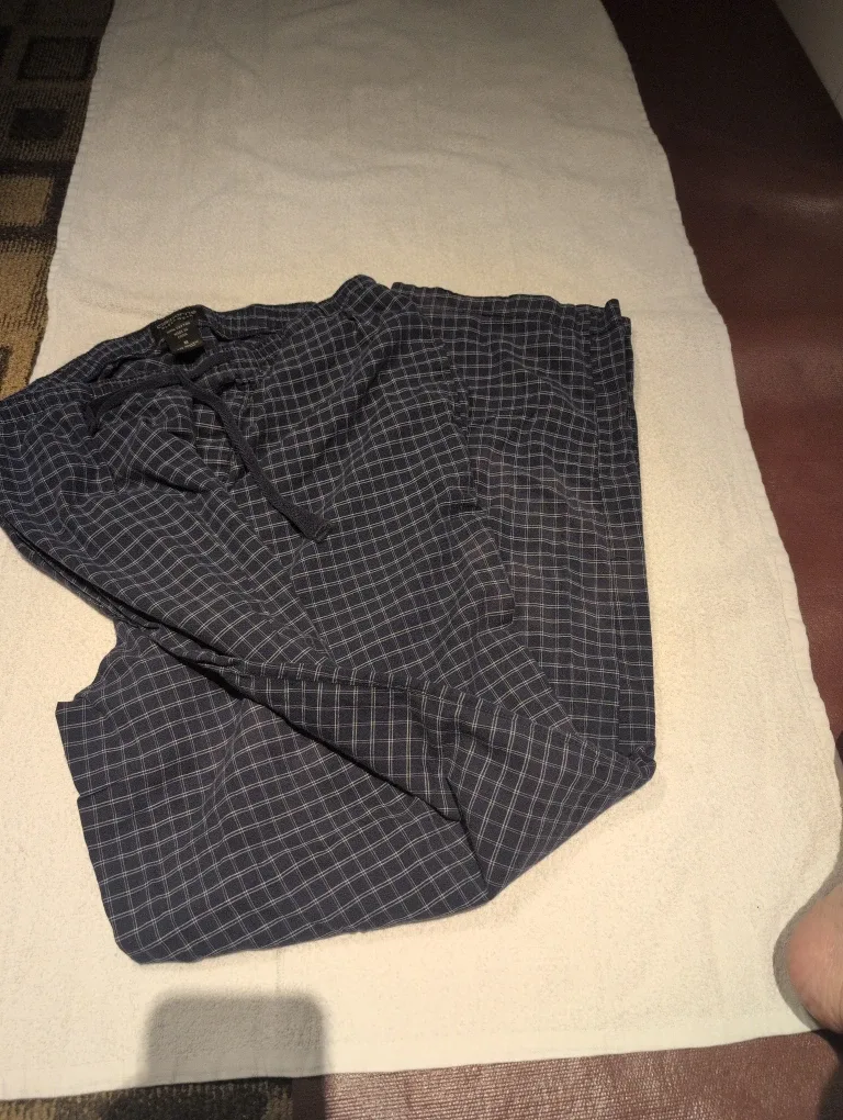 Claiborne Sleepwear Men's Pajama Pants - Size M image indicator(2)