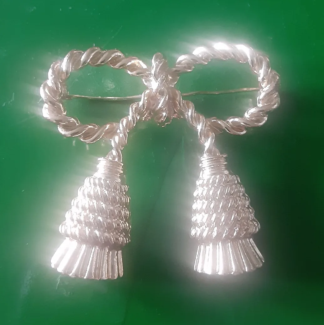 Gold Bow Tassel Brooch image indicator(6)