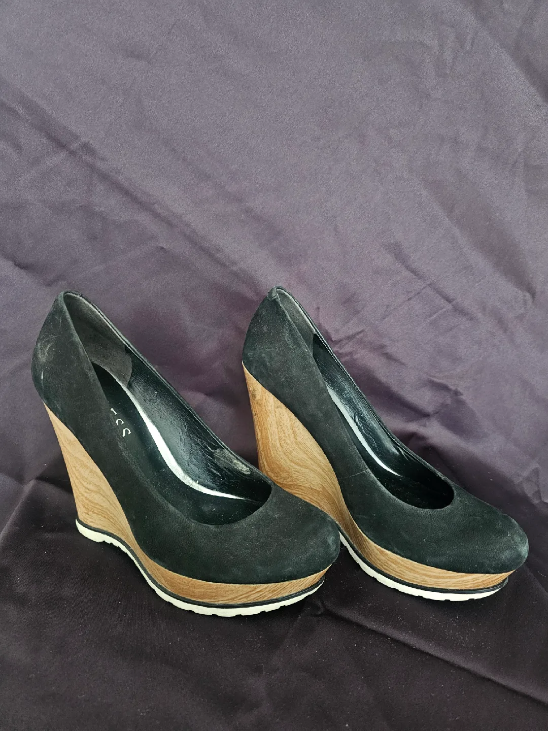 USED - Guess Black Wedge Heels - size 6 image indicator(2)