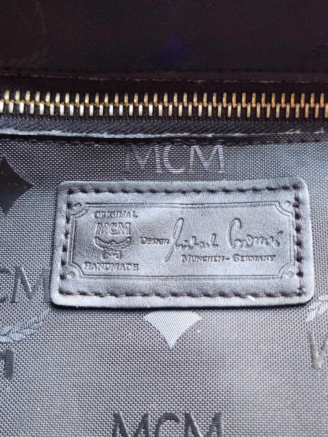 AUTHENTIC MCM BLAXK TOTE BAG image indicator(4)