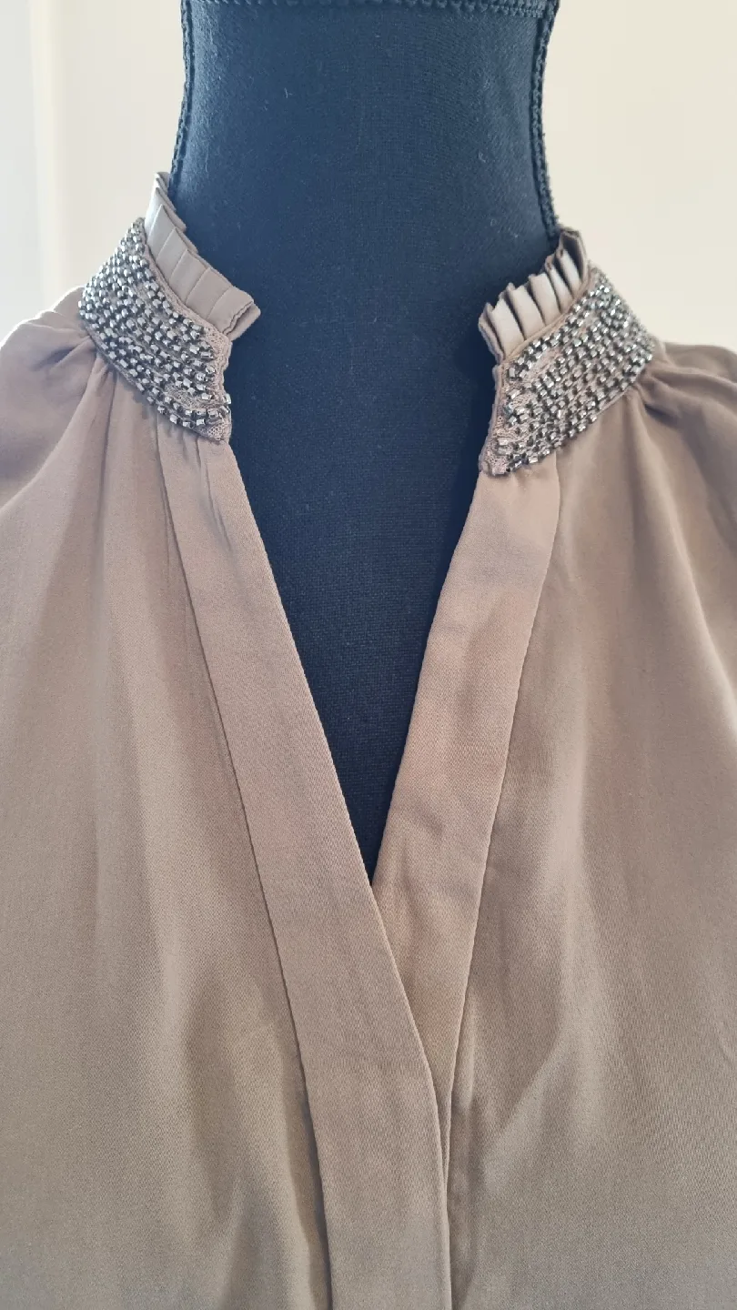 Sleeveless Blouse with Beaded Collar image indicator(2)