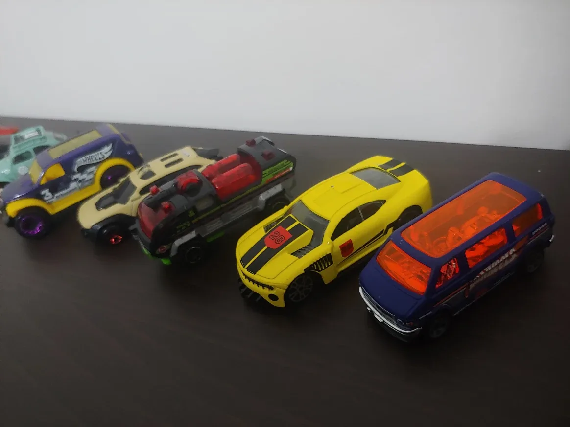 Hot Wheels Diecast Car Collection image indicator(2)