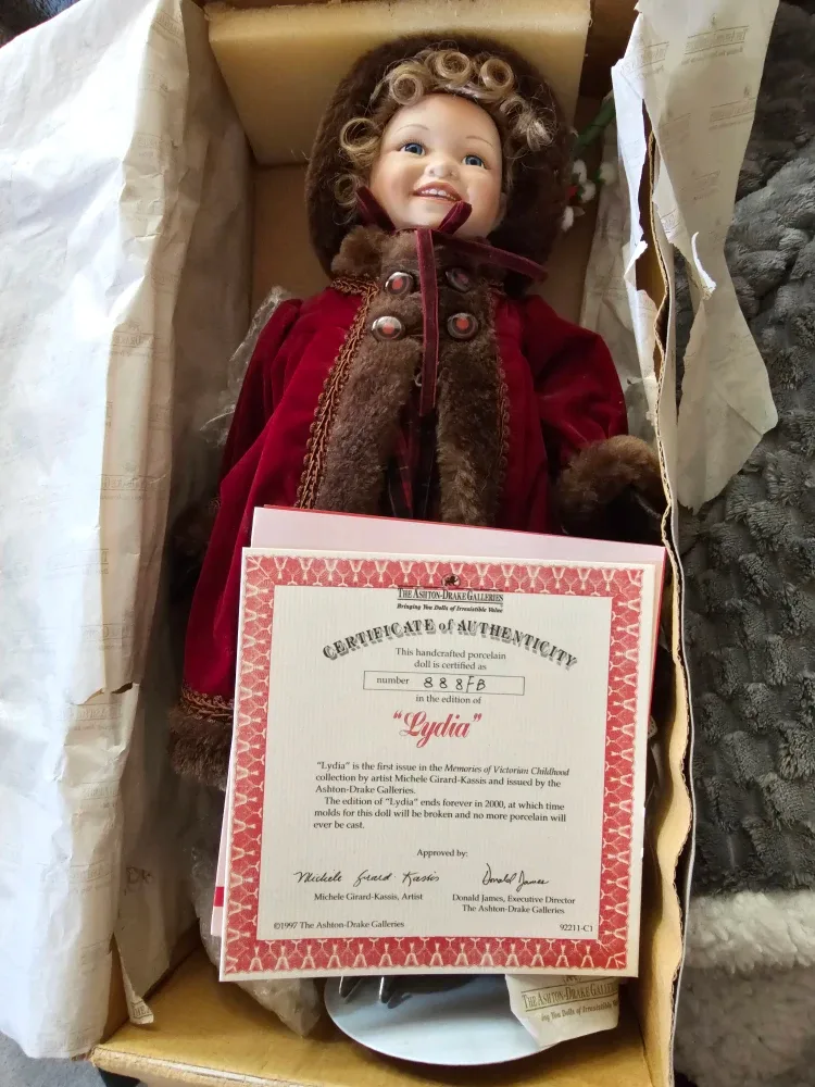 Ashton-Drake Galleries Porcelain Dolls image indicator(5)