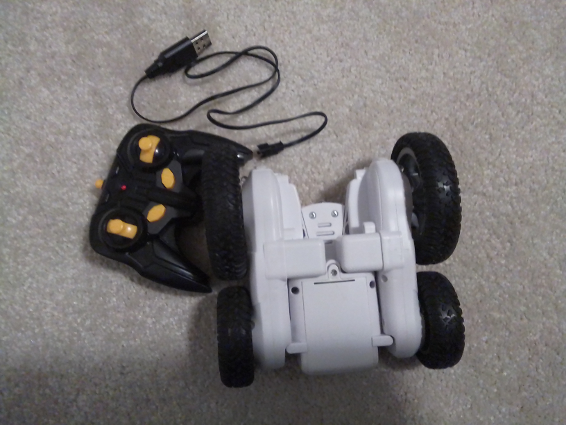 DEERC Turbo Twister RC Stunt Car