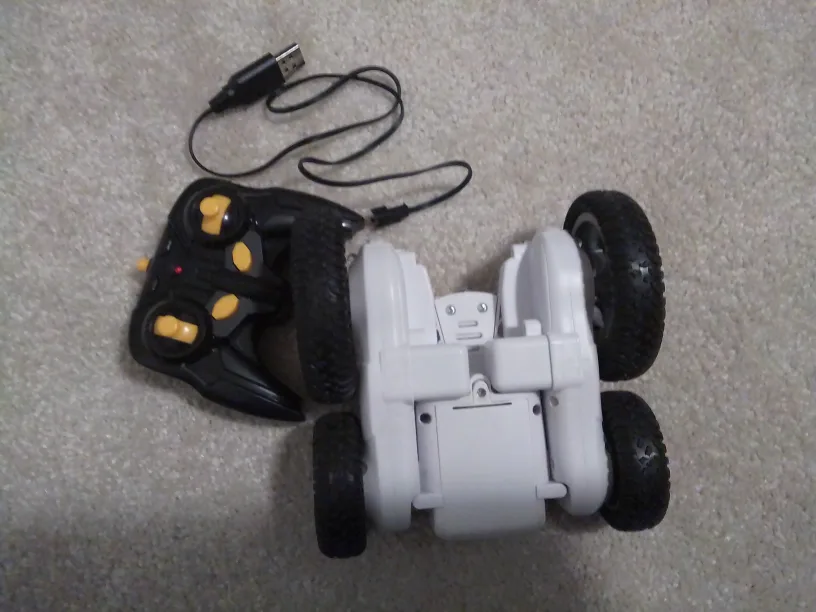 DEERC Turbo Twister RC Stunt Car thumbnail