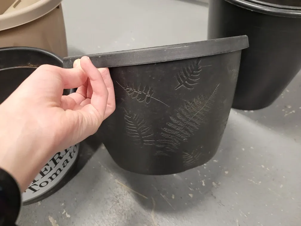 Assorted  Plant Pots + 20 L super soil bag image indicator(5)