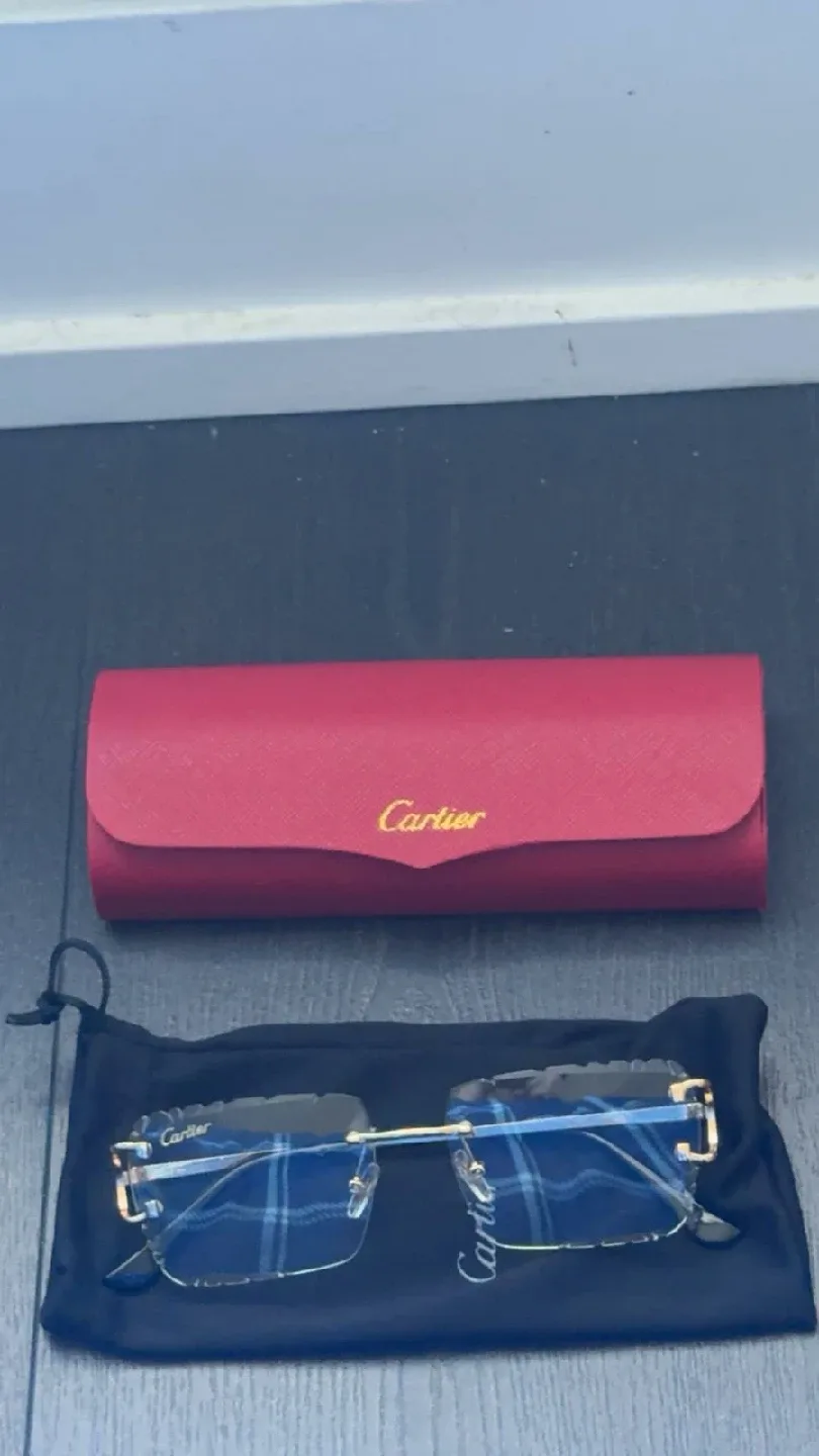 Cartier glasses image indicator(3)