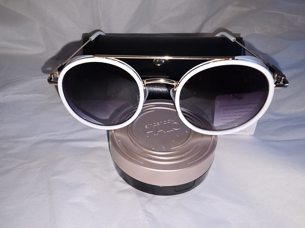 Sunglasses with White Frame & Case - photo 2