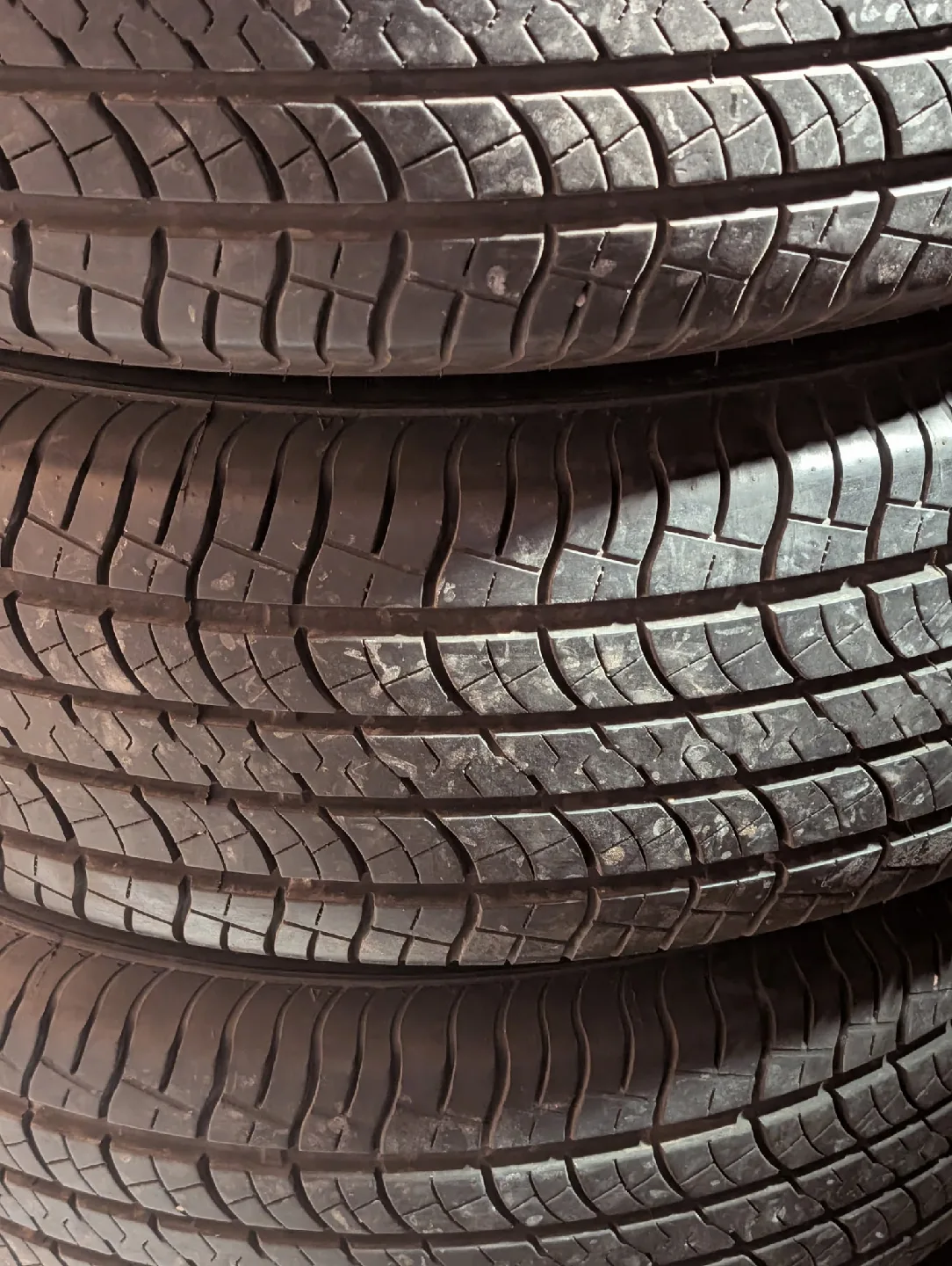 4 all season rovelo Road quest tires with rims image indicator(2)