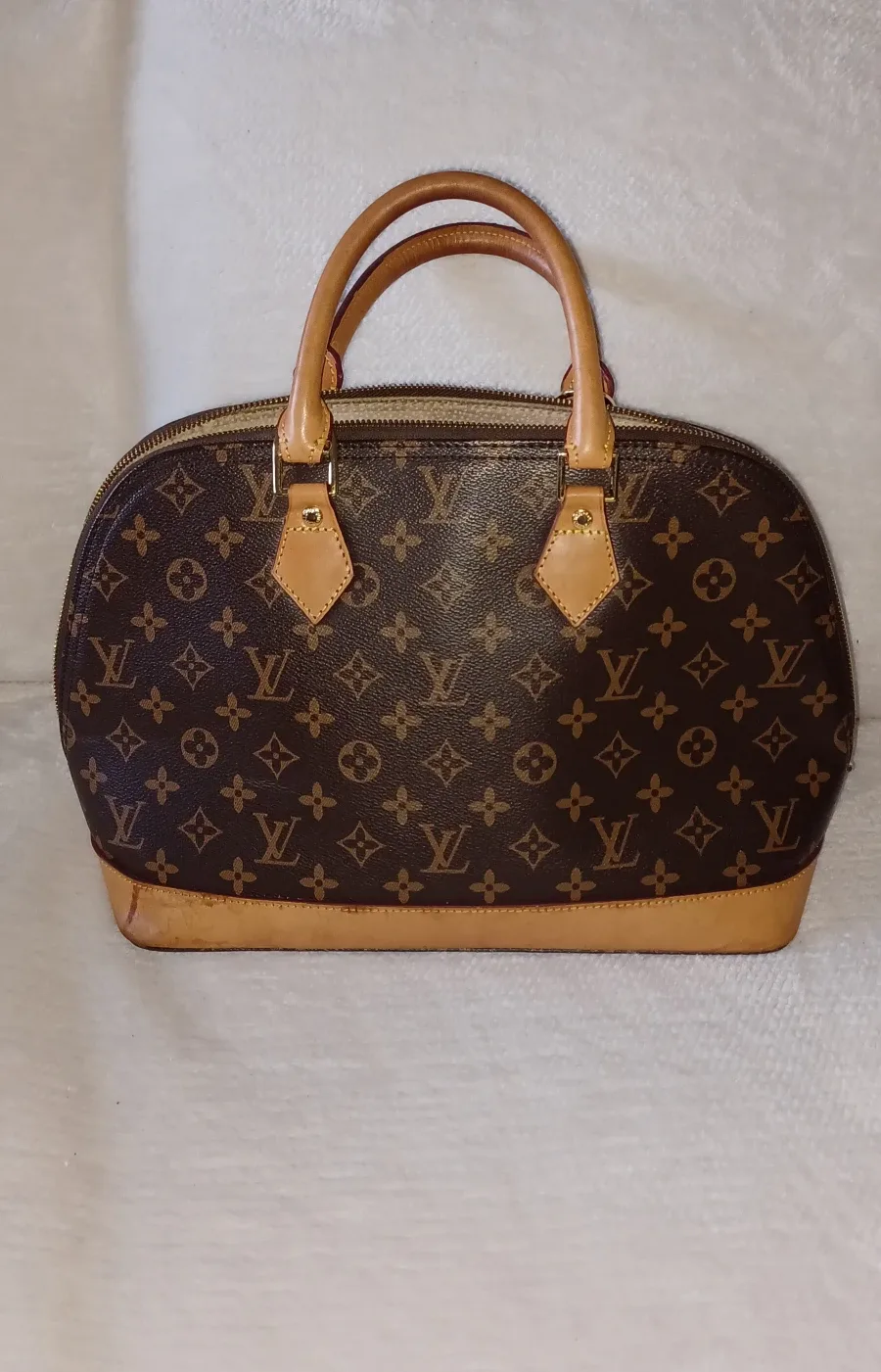Louis Vuitton Alma Handbag thumbnail
