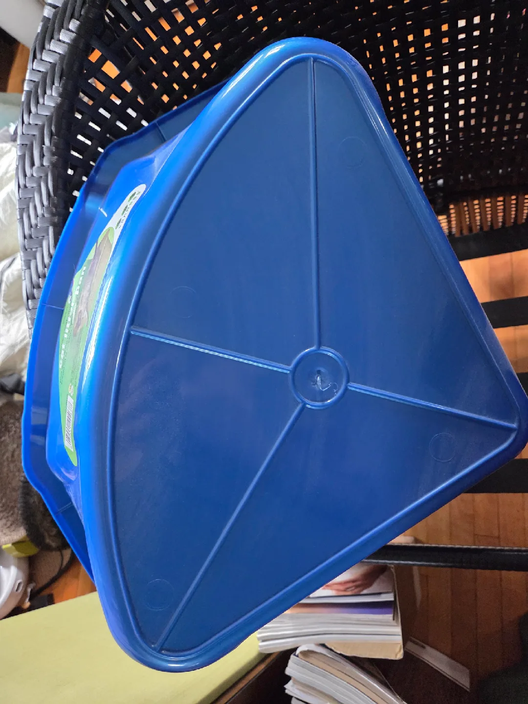 Van Ness Corner High-Sided Cat Litter Pan image indicator(2)