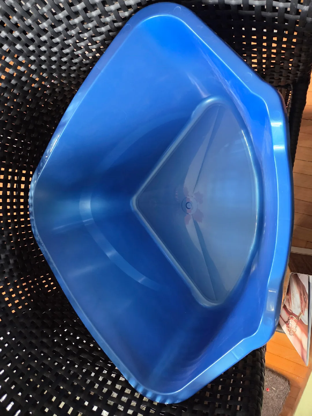 Van Ness Corner High-Sided Cat Litter Pan image indicator(3)