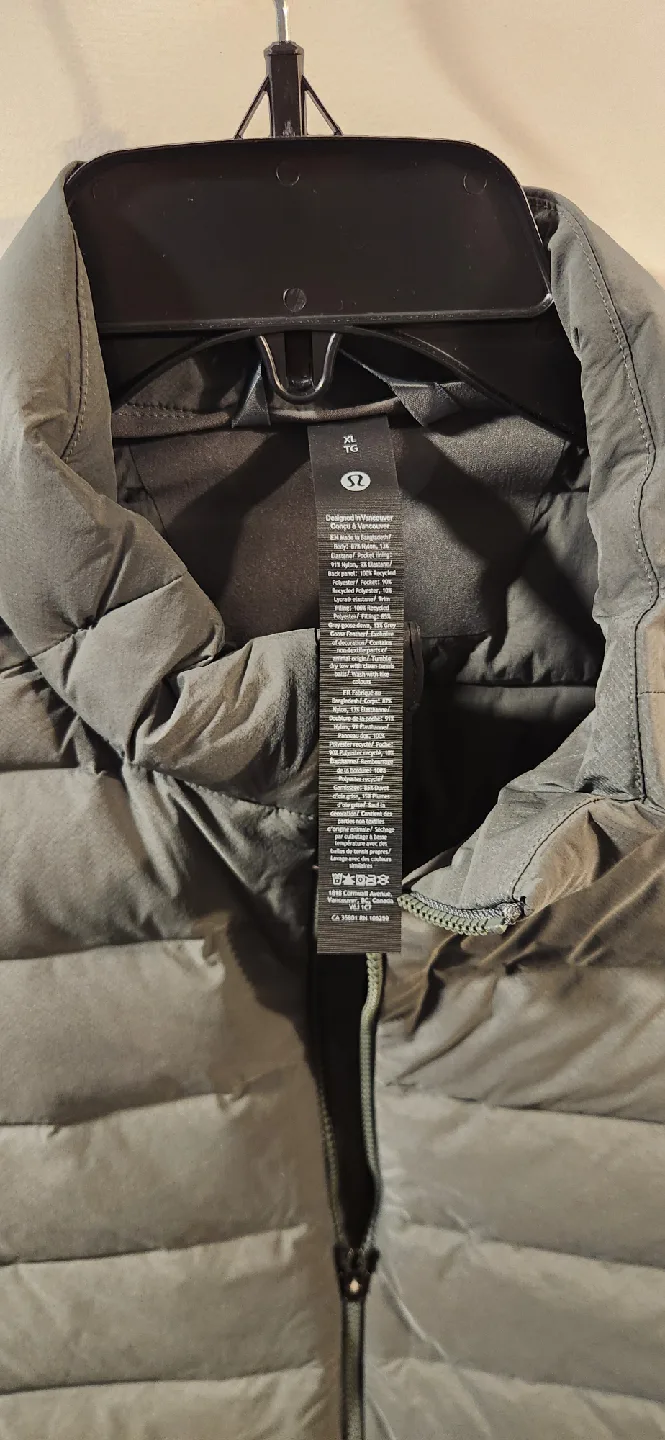 Lululemon Men's XL Green Down Vest - Navigator image indicator(2)