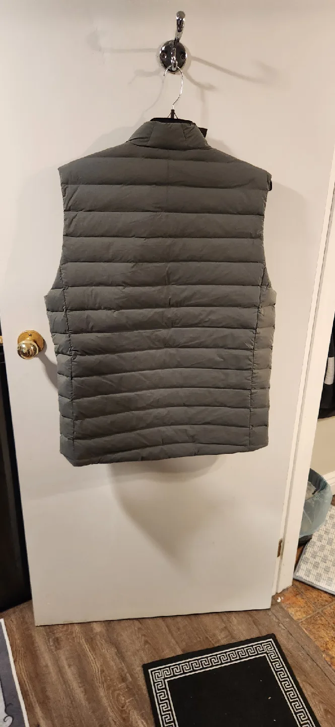 Lululemon Men's XL Green Down Vest - Navigator image indicator(4)