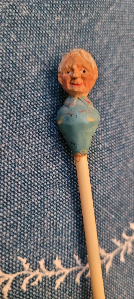 Hand chip-carved knitting needles image indicator(4)