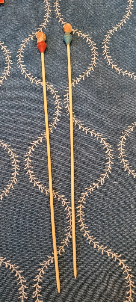 Hand chip-carved knitting needles image indicator(5)