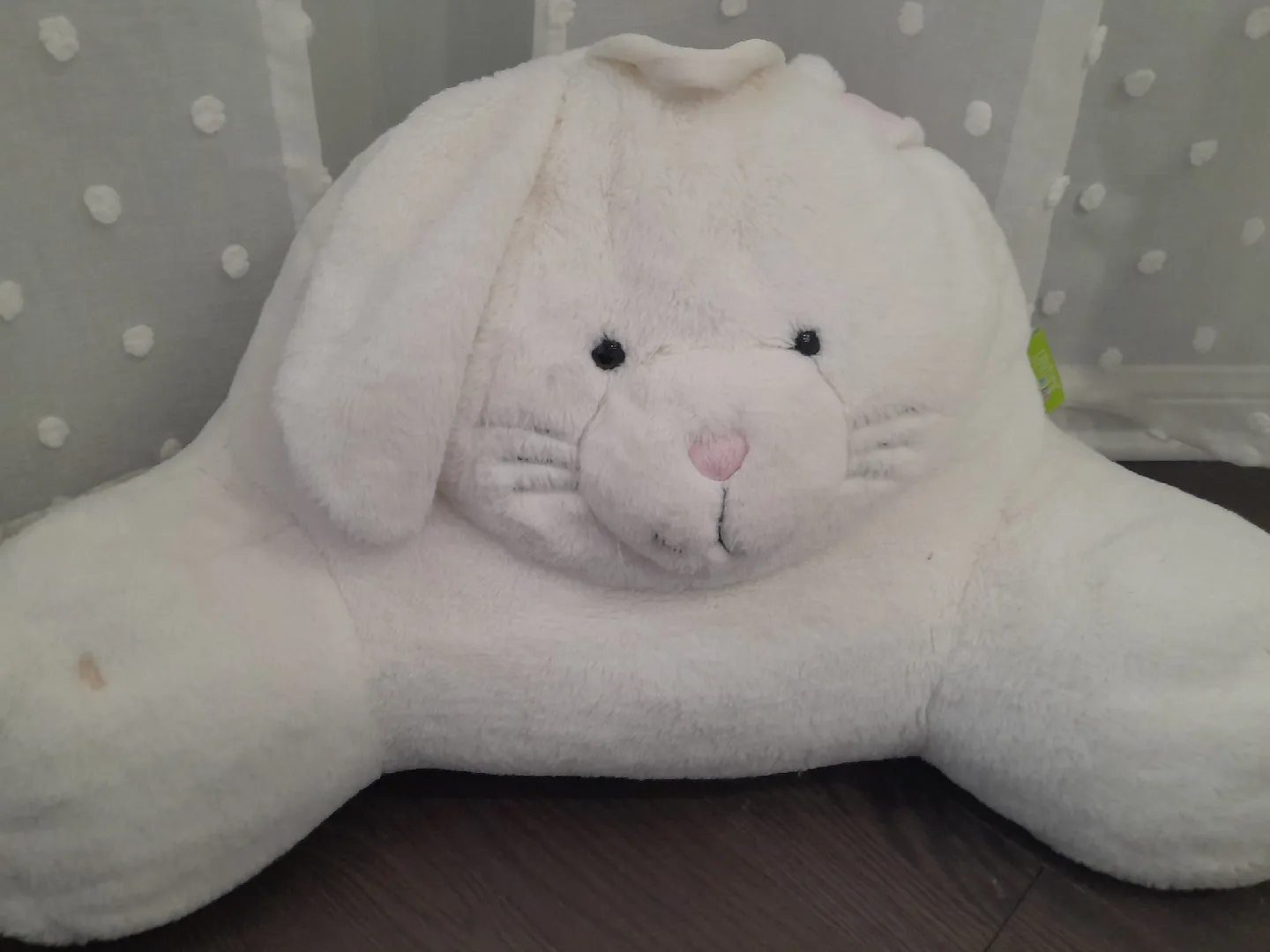 Bunny Pillow lounge image indicator(2)