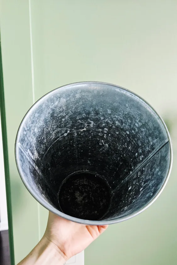 White Embossed Metal Bucket/Pot image indicator(2)