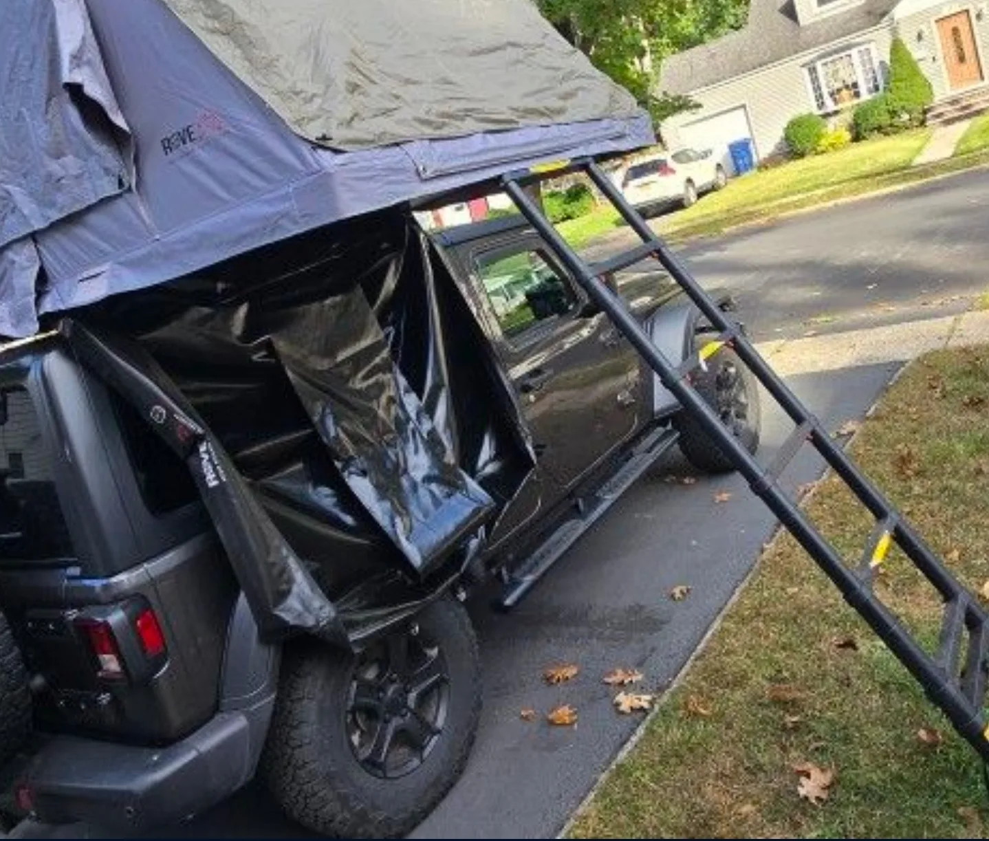 ROVE rooftop tent image indicator(3)