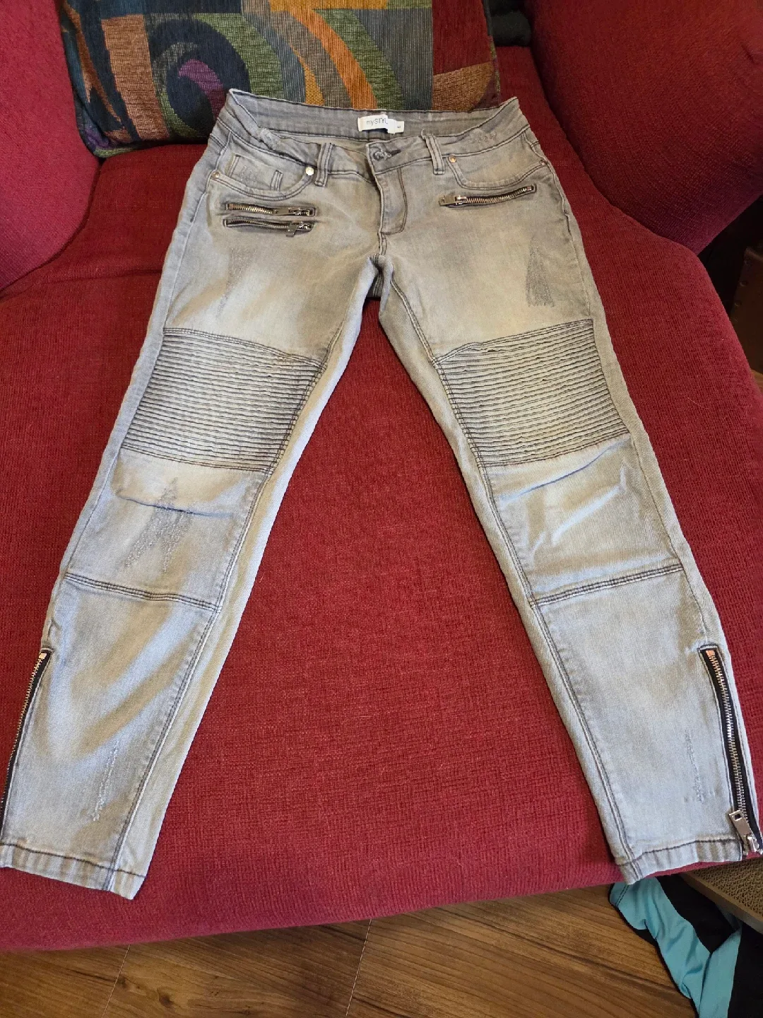 Women's Jeans thumbnail