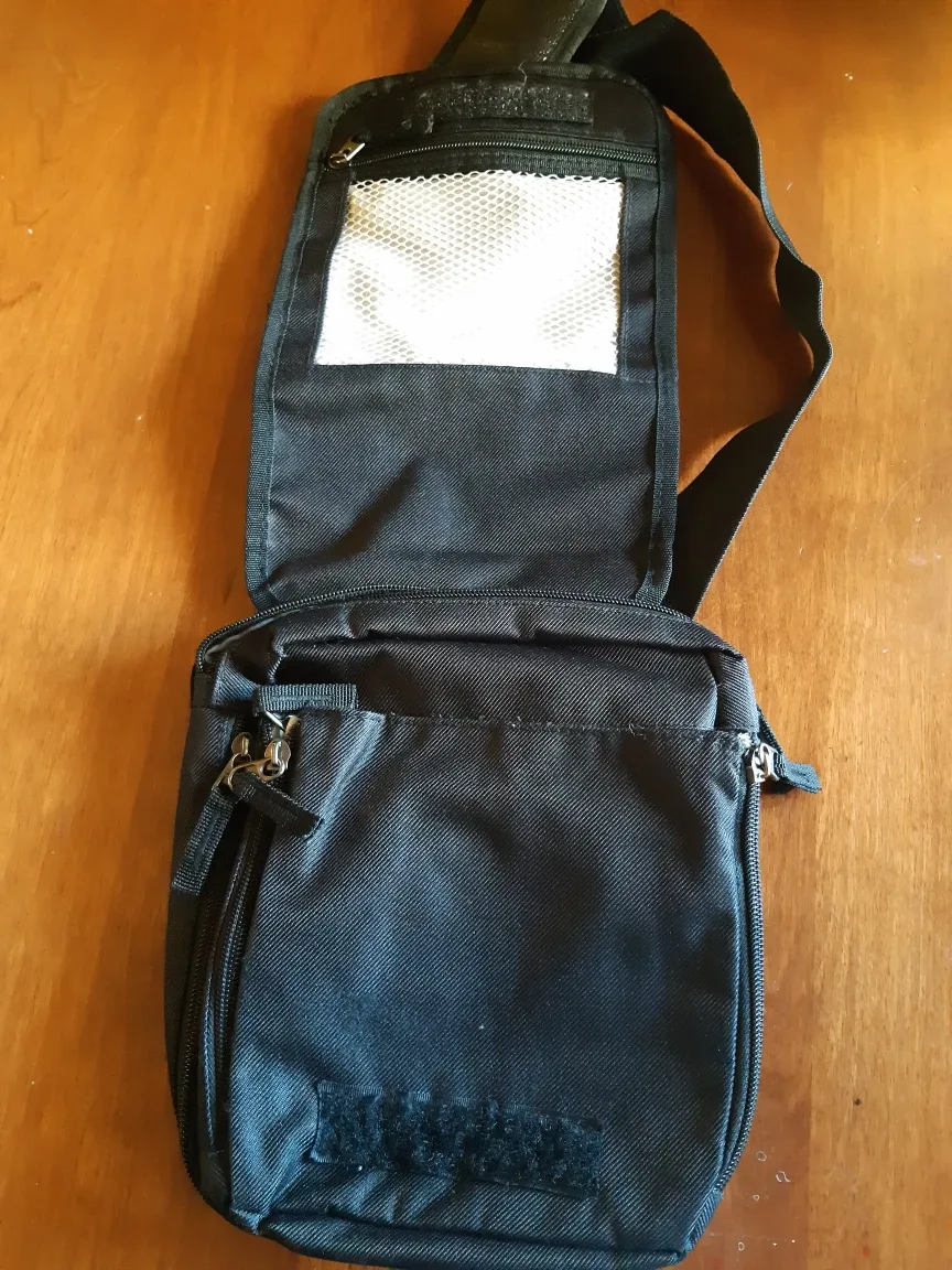 Leo Bags Black Crossbody Bag 🥕 image indicator(2)