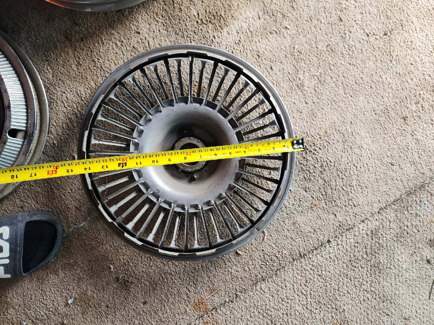 Vintage Wheel Cover Hubcap - 15 inch image indicator(2)