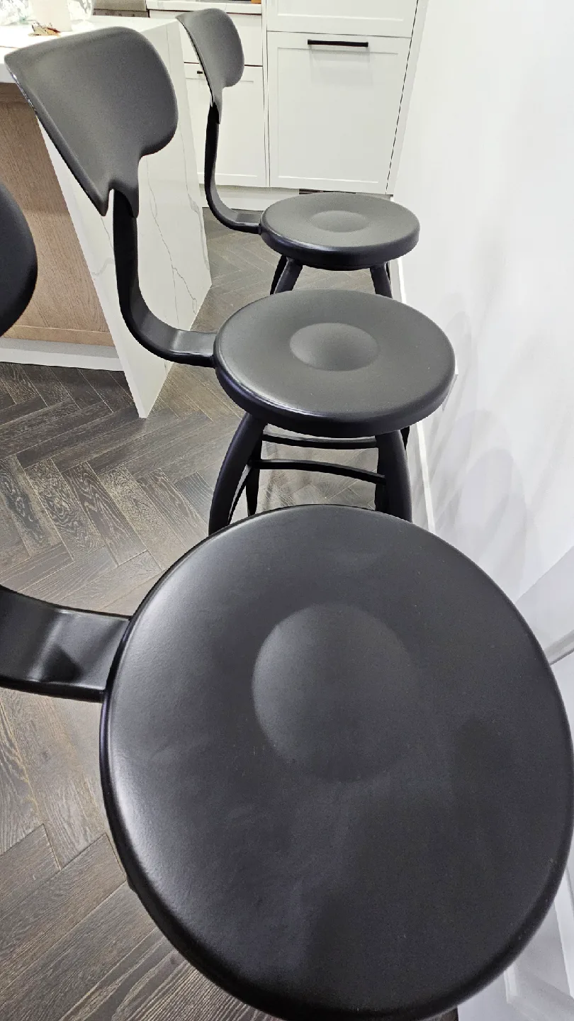 Set of 3 Black Bar Stools image indicator(5)