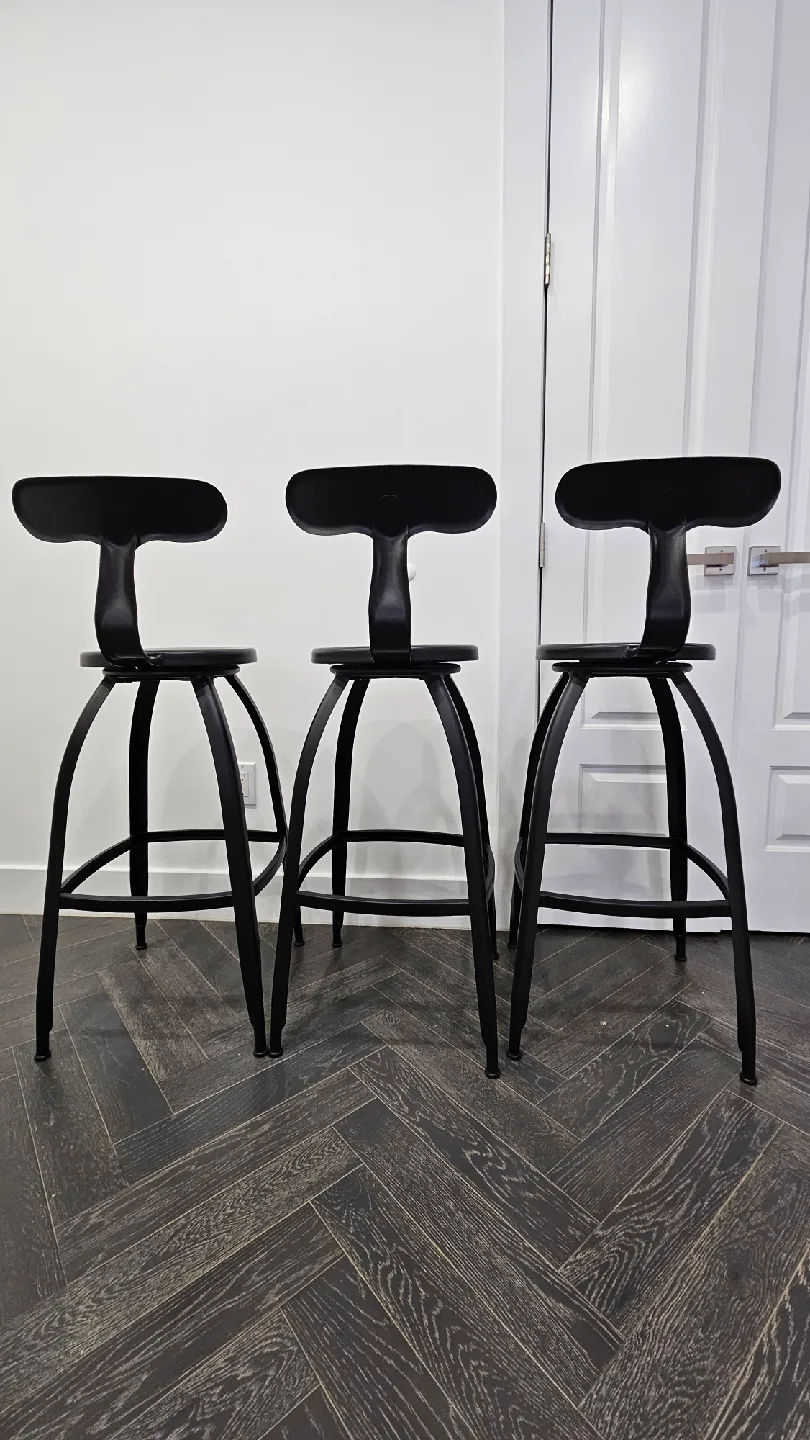 Set of 3 Black Bar Stools image indicator(7)