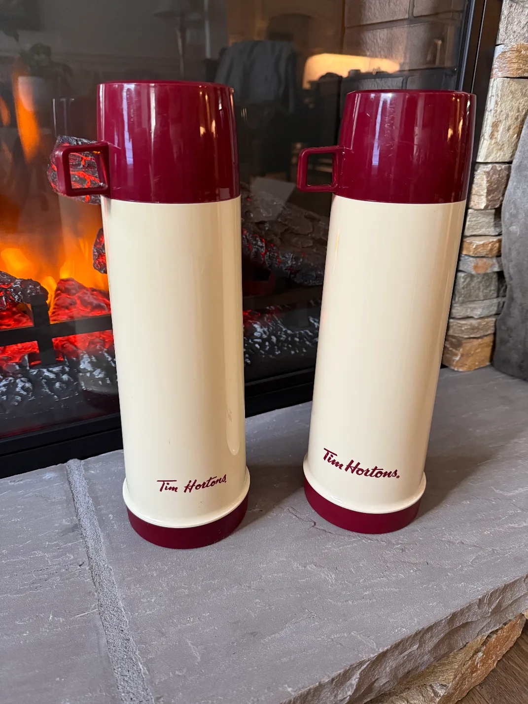 Tim Hortons Thermos - Cream and Burgundy image indicator(2)