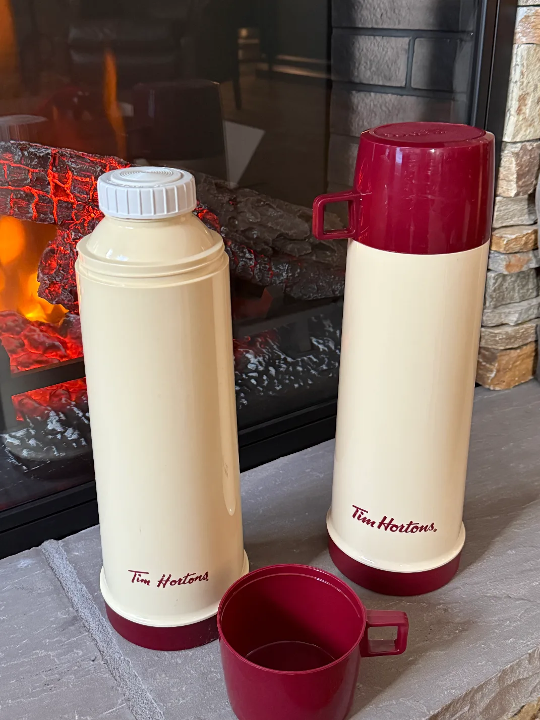 Tim Hortons Thermos - Cream and Burgundy image indicator(3)