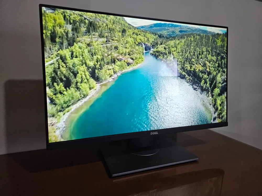 Dell 27 Inch WLED FHD IPS Monitor with HDMI thumbnail