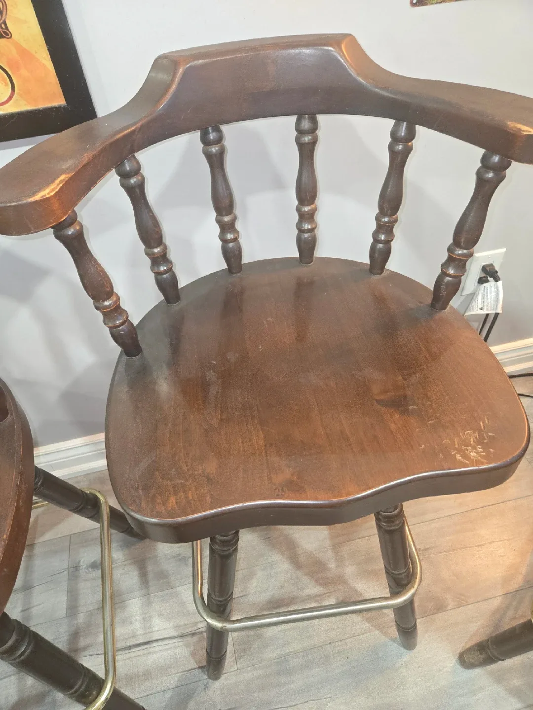 Wooden Swivel Bar Stool with Arms image indicator(3)