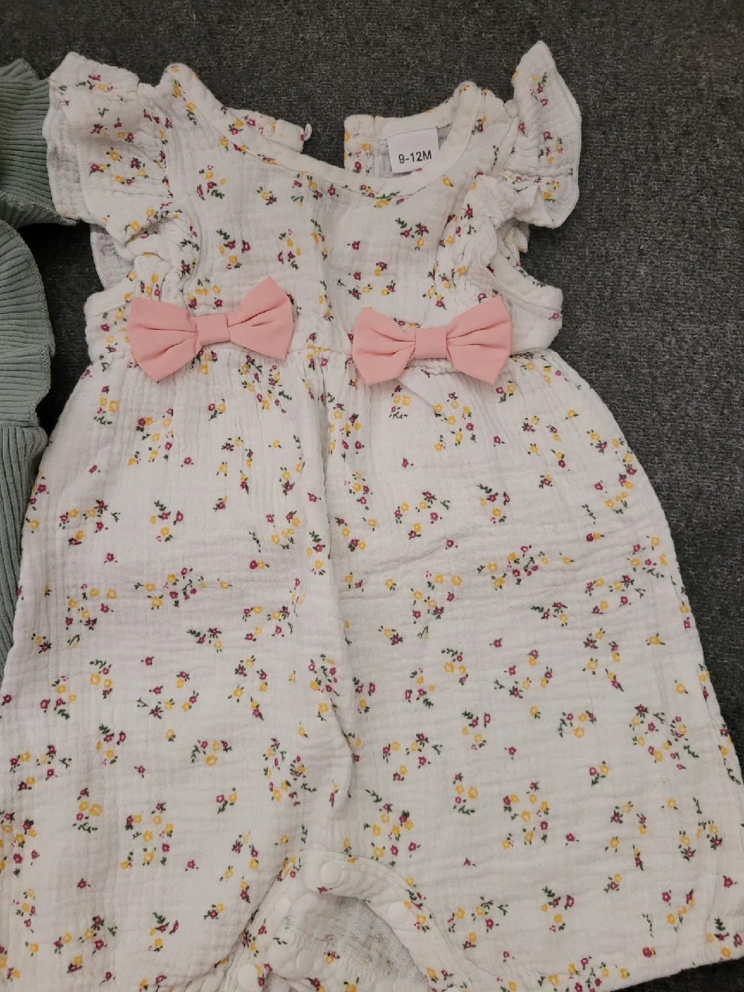 Baby Clothes Bundle (9-12M) image indicator(4)