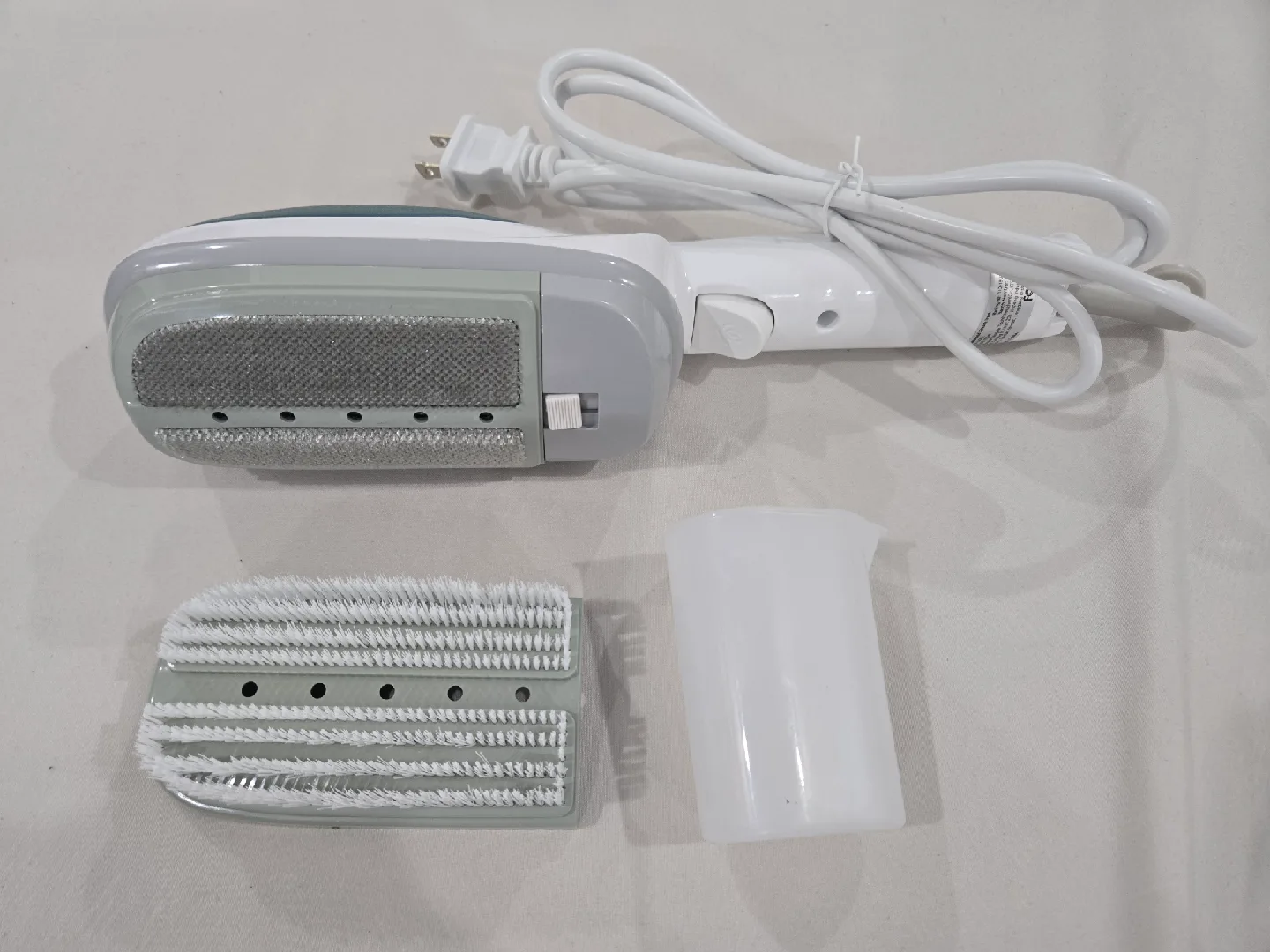 Travel Steamer - Perfect for on the go! image indicator(3)