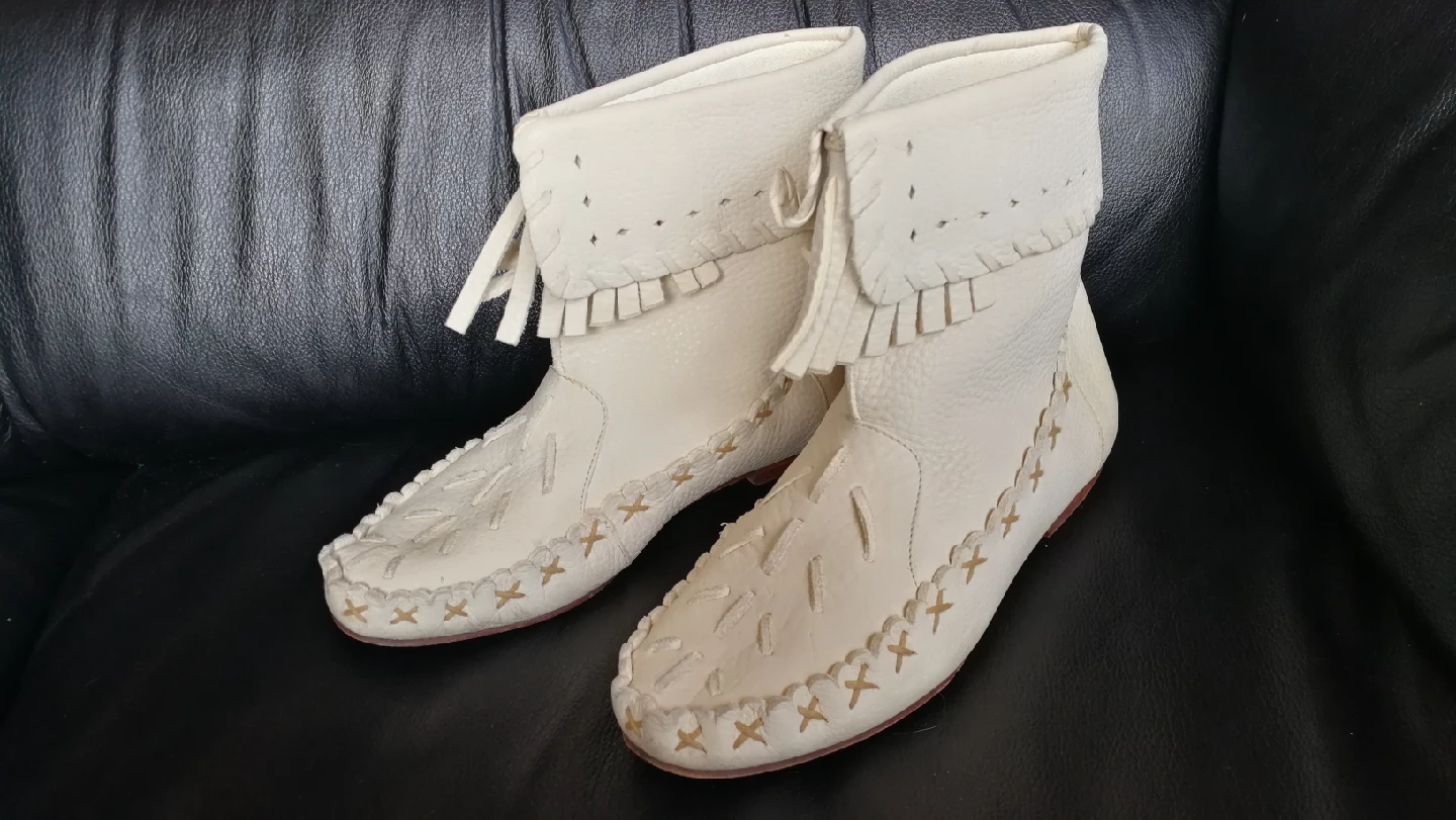 Vintage Nine West Cream Fringe Leather Moccasin Boots - Size 7