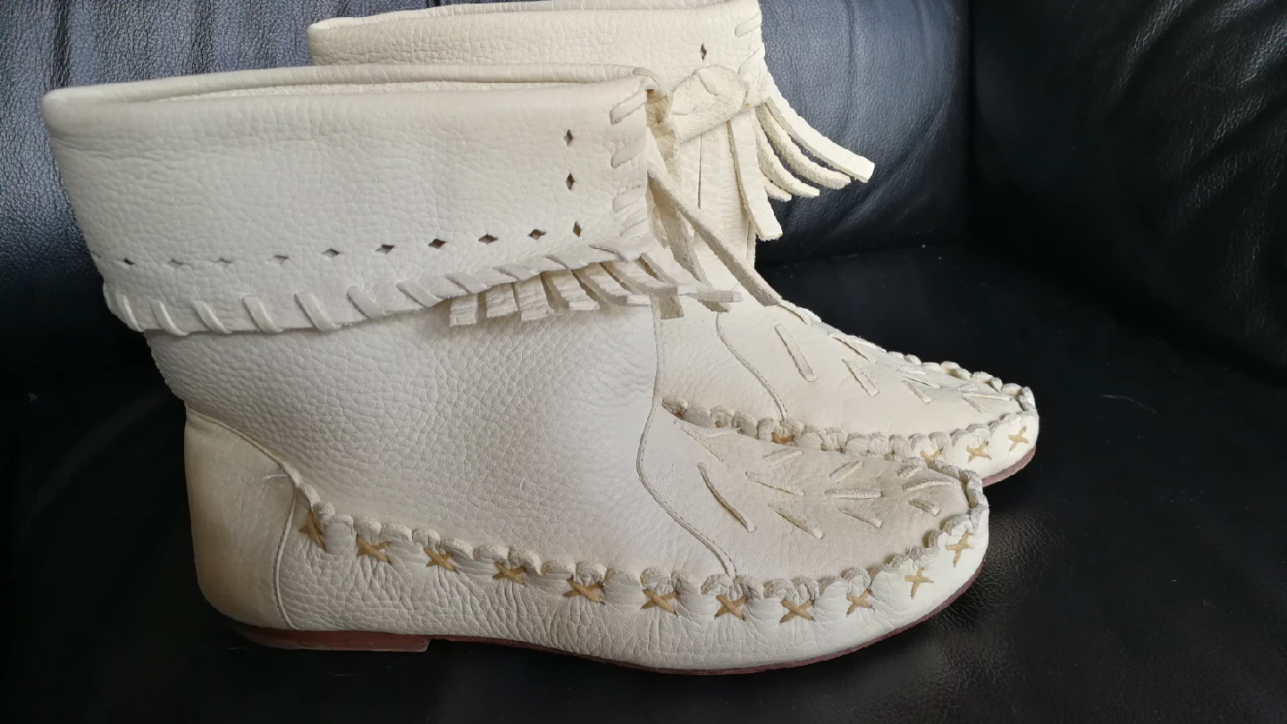 Vintage Nine West Cream Fringe Leather Moccasin Boots - Size 7 - photo 3