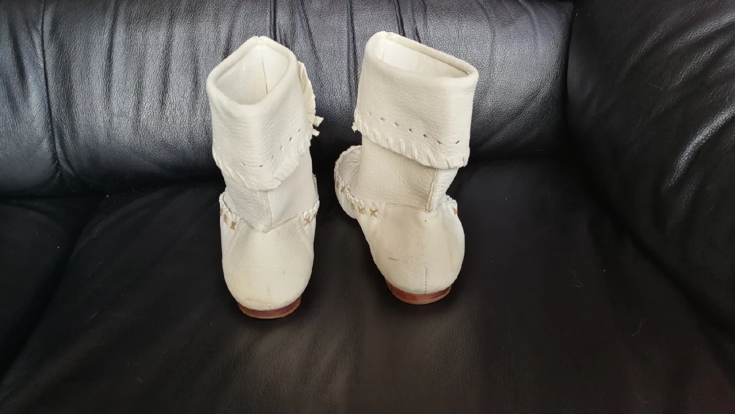 Vintage Nine West Cream Fringe Leather Moccasin Boots - Size 7 - photo 4
