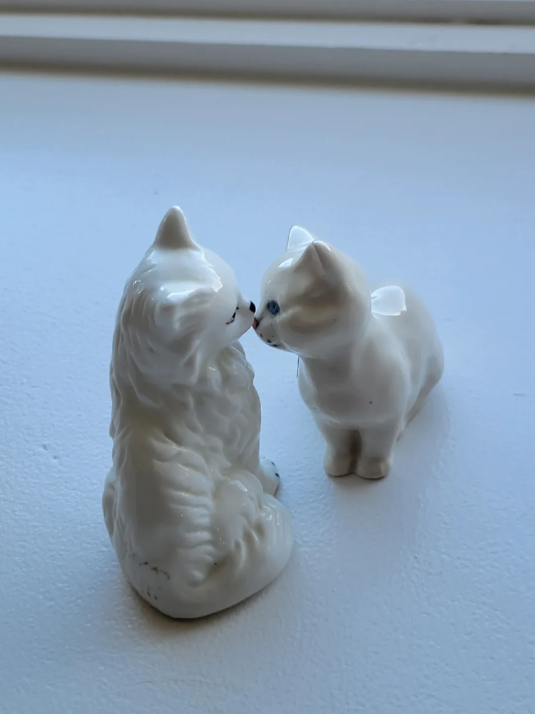 vintage Beswick England White Cat Figurines thumbnail