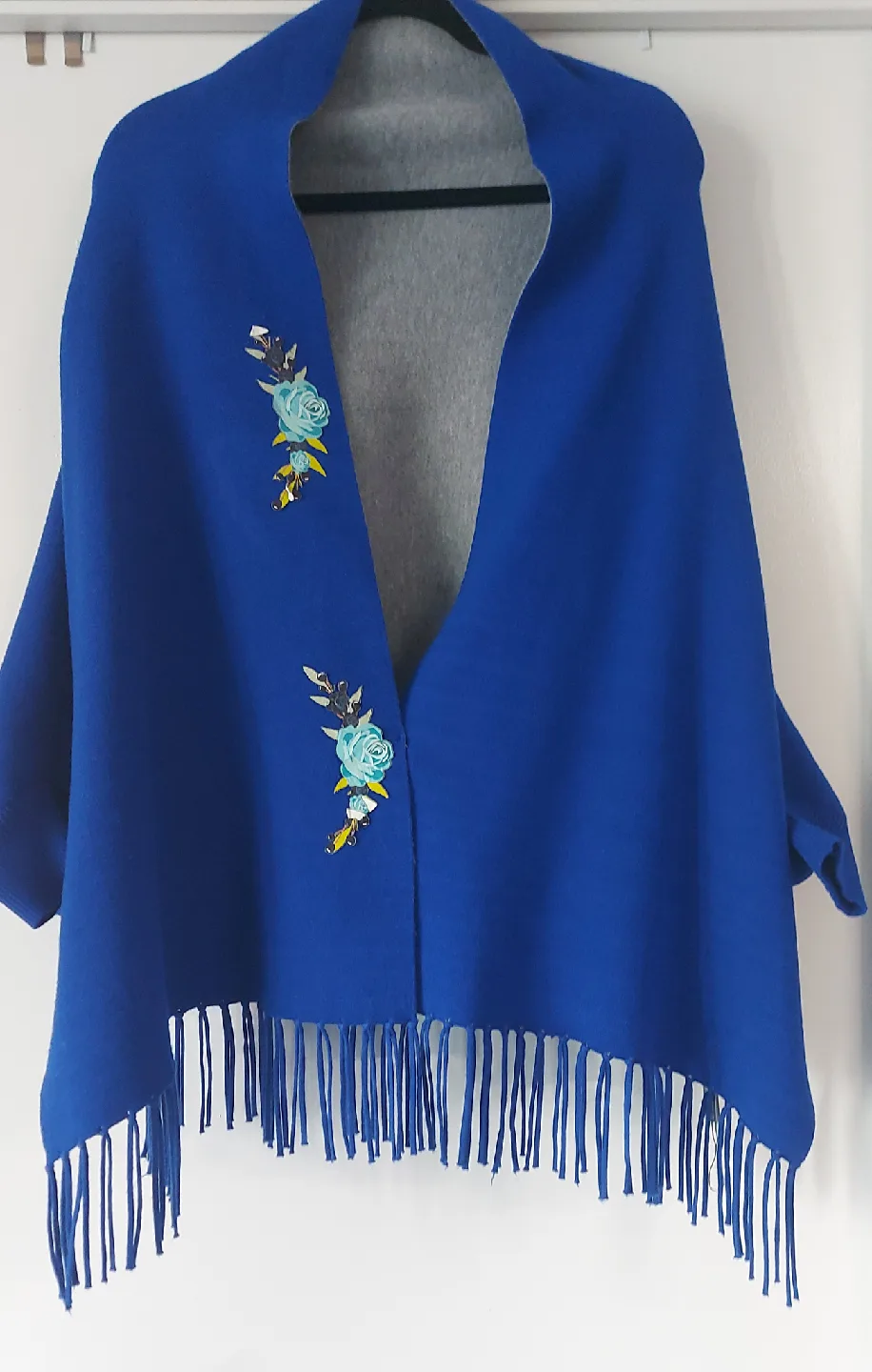 Monique's Collection Blue Shawl thumbnail