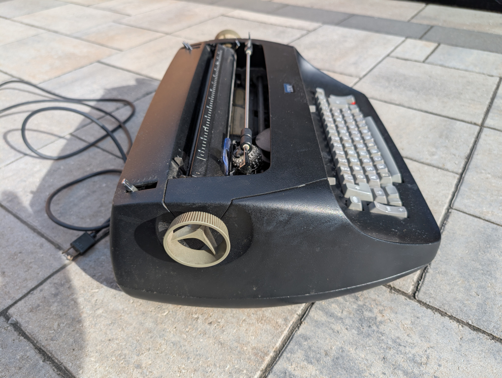 IBM Selectric II Typewriter - Vintage Find 🧡 - photo 2