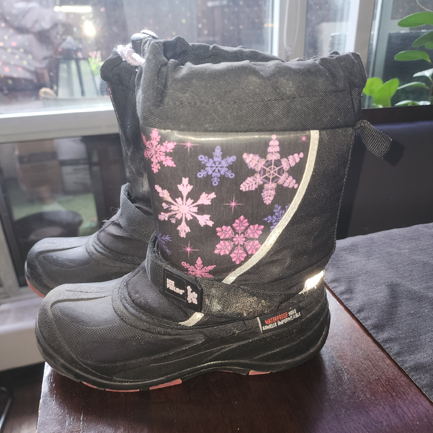 Ice Fields Kids' Winter Boots - Black with Snowflakes size 3