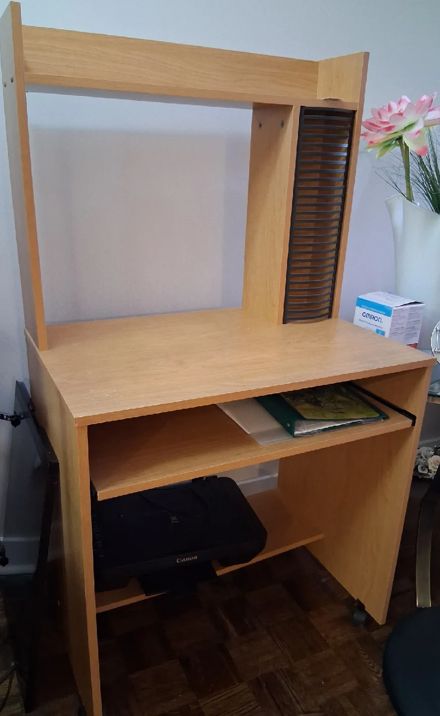 Light Wood Computer Desk with Hutch image indicator(2)